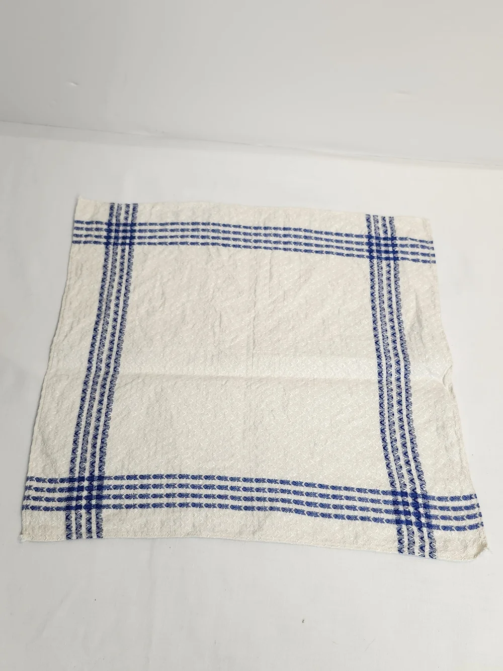 3 Cloth Napkins White And Blue